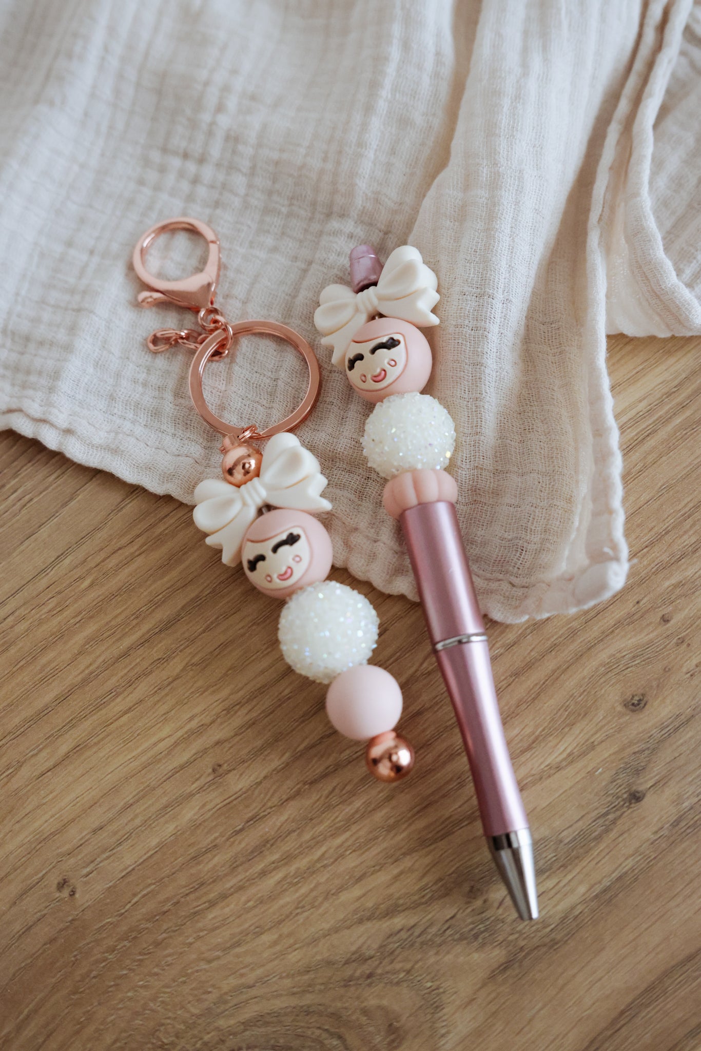 Popje van geluk - blush pen en staafje sleutelhanger